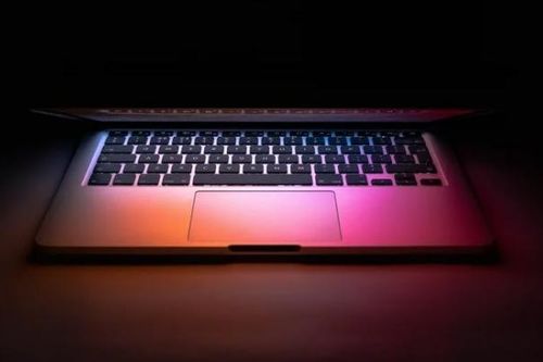 Sự khác biệt giữa chế độ ngủ và tắt máy trên MacBook?