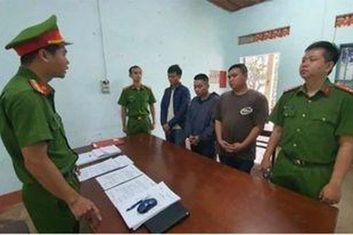Cháu trai rủ nhóm côn đồ mang hung khí đến nhà chém cậu ruột
