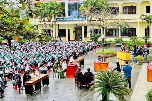 Trường Cao đẳng Luật miền Trung: Mở phiên tòa giả định tuyên truyền pháp luật cho học sinh THCS