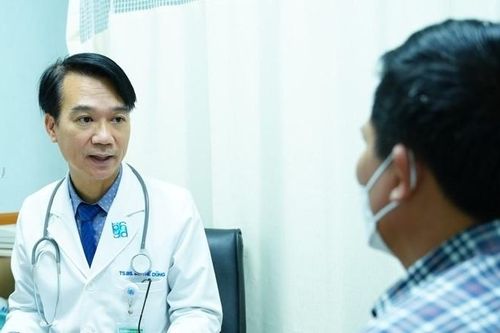 Đến viện tái khám muộn, người đàn ông đột quỵ ngay trước mặt bác sĩ