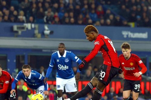 Bruno Fernandes nói lý do nhường Rashford sút penalty
