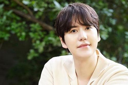 Ca sĩ Kyuhyun Super Junior bị fan đột nhập hậu trường, cầm dao tấn công