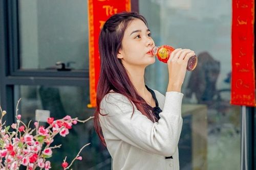 Nóng trong người khi nỗ lực 'cày' thêm cuối năm: Làm gì để cơ thể luôn tươi mát?