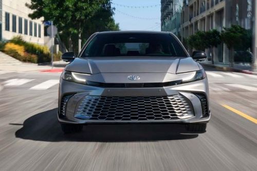 Sau tiên tri về xe điện, Toyota tất tay: Camry đời mới 'ăn xăng như ngửi', giá bán sẽ khiến đối thủ nể
