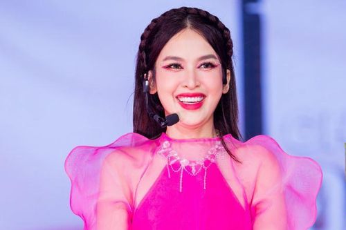 Tú Vi dừng bước tại Chị Đẹp Đạp Gió Rẽ Sóng