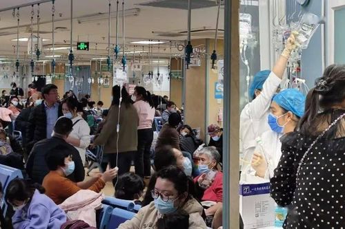 Dịch bệnh đường hô hấp lây lan khắp nơi, nhiều bệnh viện của Trung Quốc quá tải trầm trọng