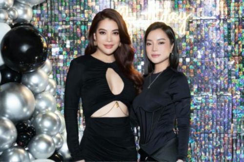 Trương Ngọc Ánh diện váy khoét sâu, khoe nhan sắc 'lão hóa ngược' bên người em thân thiết