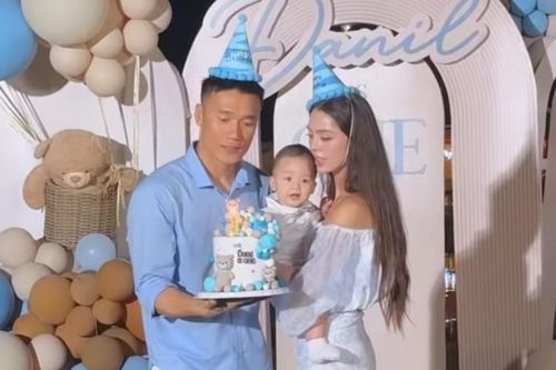 Bùi Tiến Dũng cùng vợ Tây tổ chức tiệc sinh nhật hoành tráng cho quý tử