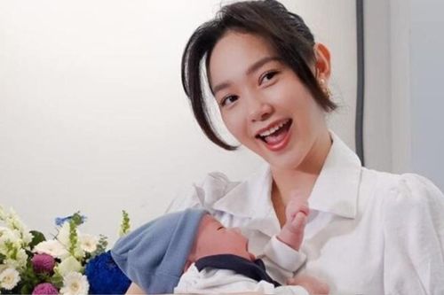 Minh Hằng chia sẻ hậu sinh nở: 'Tôi không dám ăn kiêng khắt khe, thời gian dành cho con là chính'