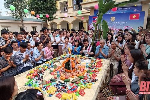 Vun đắp tình hữu nghị Việt - Lào qua việc đào tạo nguồn nhân lực