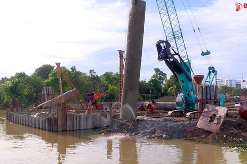 Hoàn thành di dời lồng bè cá để thi công cầu Thống Nhất