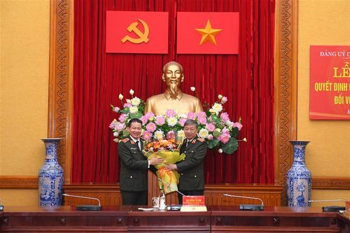 Công bố quyết định điều động thiếu tướng Vũ Hồng Văn đến công tác tại Cơ quan Ủy ban Kiểm tra Trung ương.