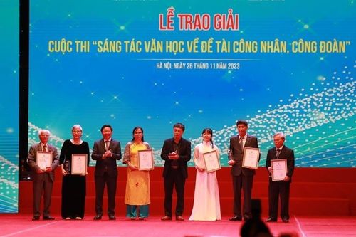 Nhà văn Phạm Đức Long đạt giải ba Cuộc thi sáng tác văn học về đề tài công nhân, công đoàn