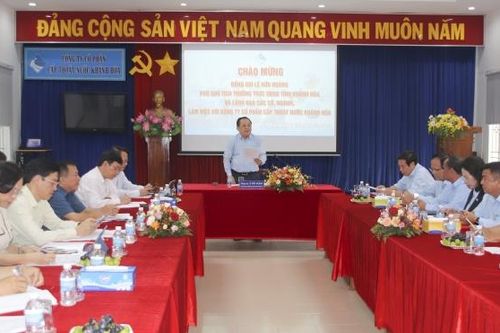 Ông Lê Hữu Hoàng làm việc với Công ty Cổ phần Cấp thoát nước Khánh Hòa