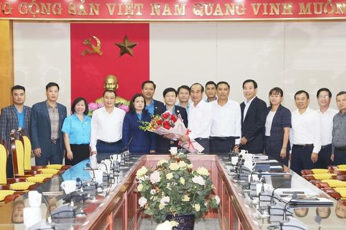 Thường trực Tỉnh ủy gặp mặt Đoàn đại biểu tỉnh Lào Cai đi dự Đại hội Công đoàn Việt Nam lần thứ XIII