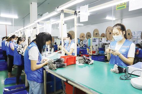 Phát triển các ngành công nghiệp ưu tiên, có lợi thế
