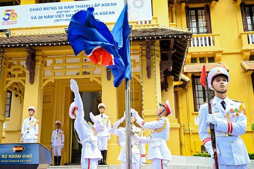 Cổ xúy 'chọn bên': Âm mưu, thủ đoạn của các thế lực thù địch, phản động, phần tử cơ hội chính trị nhằm chống phá đường lối đối ngoại của Đảng, Nhà nước ta hiện nay