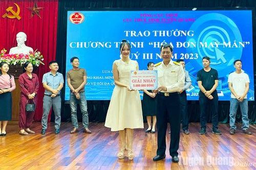 Cục Thuế tỉnh trao thưởng chương trình Hóa đơn may mắn