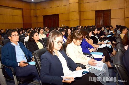 Gần 300 đại biểu được bồi dưỡng nghiệp vụ công tác thi đua khen thưởng