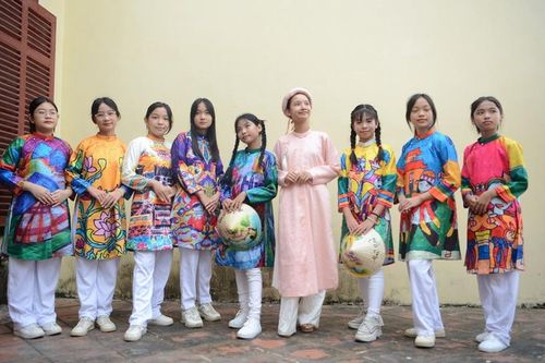 Học sinh Trường THCS Chu Văn An và ước mơ lan tỏa cổ phục Huế trong đời sống đương đại