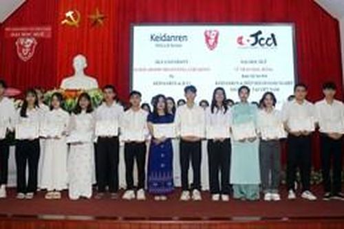 Trao 40 suất học bổng từ hai tổ chức Nhật Bản cho sinh viên vượt khó