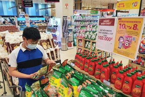 Đề xuất giảm 2% thuế VAT đến hết năm 2024: Thúc đẩy tiêu dùng, nuôi dưỡng nguồn thu