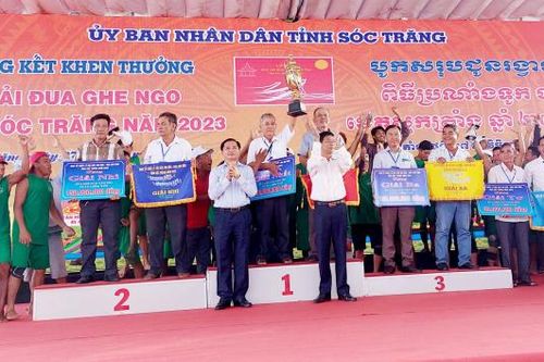 Đội ghe Ngo nam, nữ chùa Tum Núp vô địch Giải đua ghe Ngo Sóc Trăng 2023