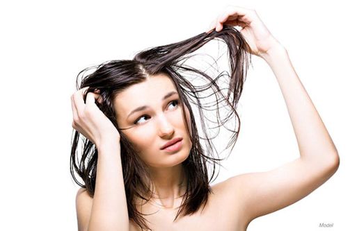 Cách đơn giản 'giải cứu' mái tóc bị bết dầu