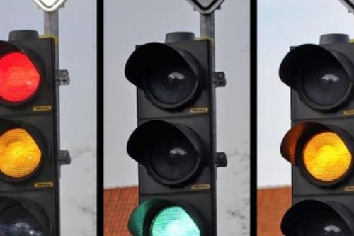 Cần lắp đặt hệ thống đèn tín hiệu giao thông