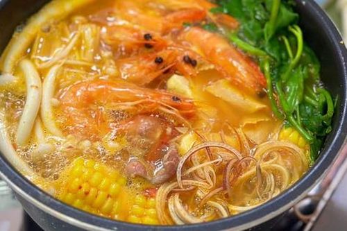 Bất ngờ với cách làm lẩu Thái của ông bố 8x có loại nguyên liệu không ai nghĩ đến
