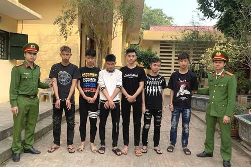 Bị nhóm thanh niên lạ mặt chửi, 6 đối tượng mang theo hung khí đi trả thù trong đêm