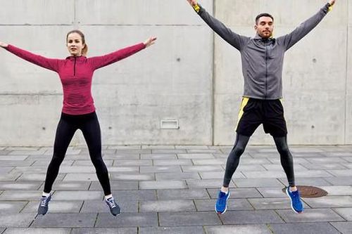 5 bài tập cardio đốt mỡ tại nhà cho phụ nữ trung niên