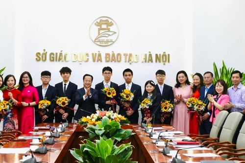 Hà Nội: Gặp mặt đội tuyển tham dự Olympic Khoa học trẻ quốc tế 2023