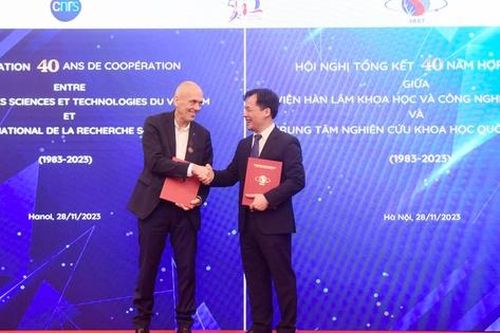 Đẩy mạnh hợp tác Việt - Pháp trong đào tạo, nghiên cứu những vấn đề KHCN mới