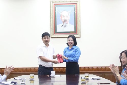 Lãnh đạo thành phố Đà Nẵng gặp mặt đại biểu dự Đại hội Công đoàn Việt Nam