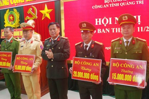 Lập thành tích xuất sắc trong đấu tranh tội phạm, nhiều đơn vị Công an Quảng Trị được khen thưởng