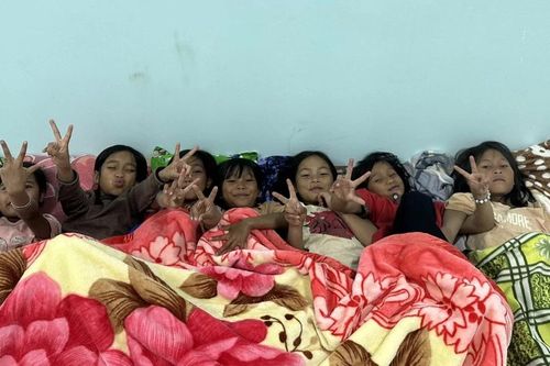 Vận động học sinh nghèo, mồ côi ăn ở miễn phí tại trường