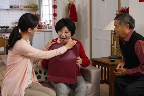 Tuyệt chiêu khiến mẹ chồng về 'phe' với bạn