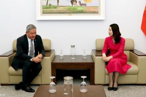 Thứ trưởng Ngoại giao Nguyễn Minh Hằng tiếp Giám đốc khu vực châu Á-Thái Bình Dương của Diễn đàn Kinh tế thế giới