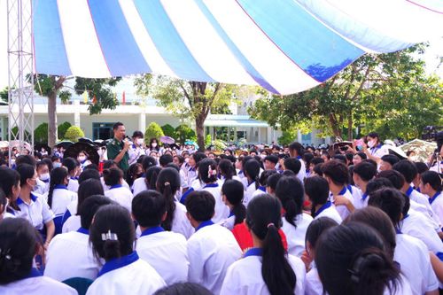 Bồi đắp tình yêu quê hương, đất nước cho thế hệ trẻ
