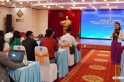 Nâng cao năng lực cho cán bộ thông tin và truyền thông