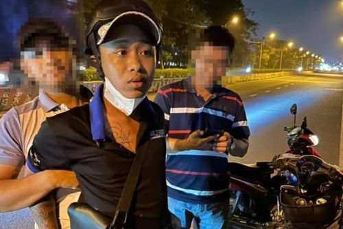 Giả danh Cảnh sát hình sự chặn người đi đường, chiếm đoạt tài sản