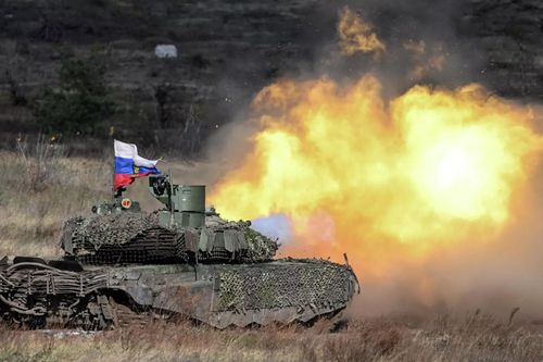 Siêu tăng T-90M Nga công phá căn cứ quân sự kiên cố của Ukraine
