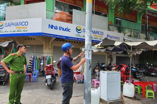 Bị phạt 1,5 triệu đồng vì dán quảng cáo bậy