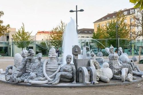 Đài phun nước mới xây hơn 46 tỷ đồng bị chê 'xấu nhất quả đất'