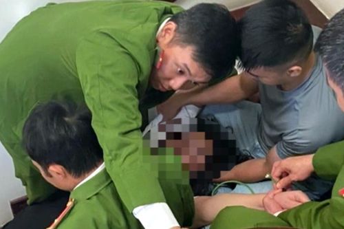 Hà Nội: Giải cứu người phụ nữ có ý định nhảy từ tầng 5 khách sạn để tự tử