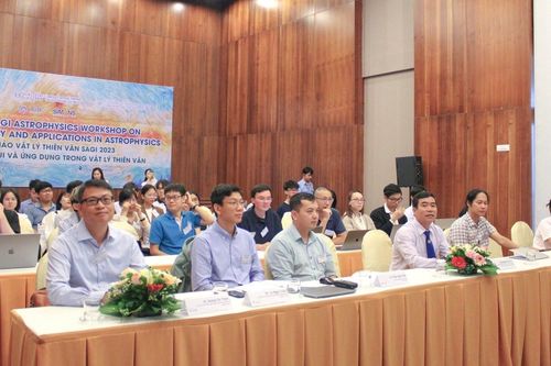 Cơ hội cho nghiên cứu sinh trẻ mở mang kiến thức khoa học về phân cực bụi