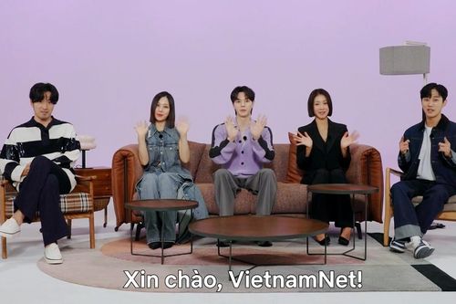 Nam thần Song Kang và dàn sao 'Sweet Home 2' chào độc giả VietNamNet