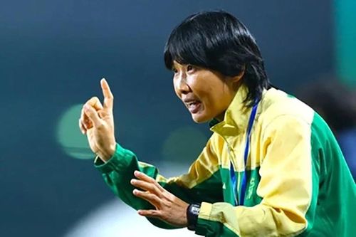 VFF lên tiếng về án kỷ luật huấn luyện viên Kim Chi