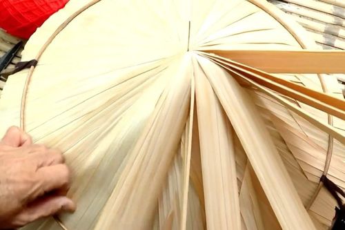 Vĩnh Long: Giữ 'lửa' làng nghề chằm nón lá bên dòng sông Long Hồ